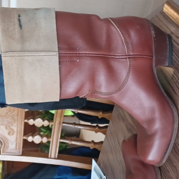 Beautiful brown leather fold-over boots. Leather tie Size 8, lots of life left - Picture 5 of 7